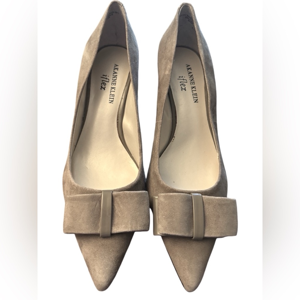 AK Anne Klein hHigh Heel with Bow (Satin) Cream